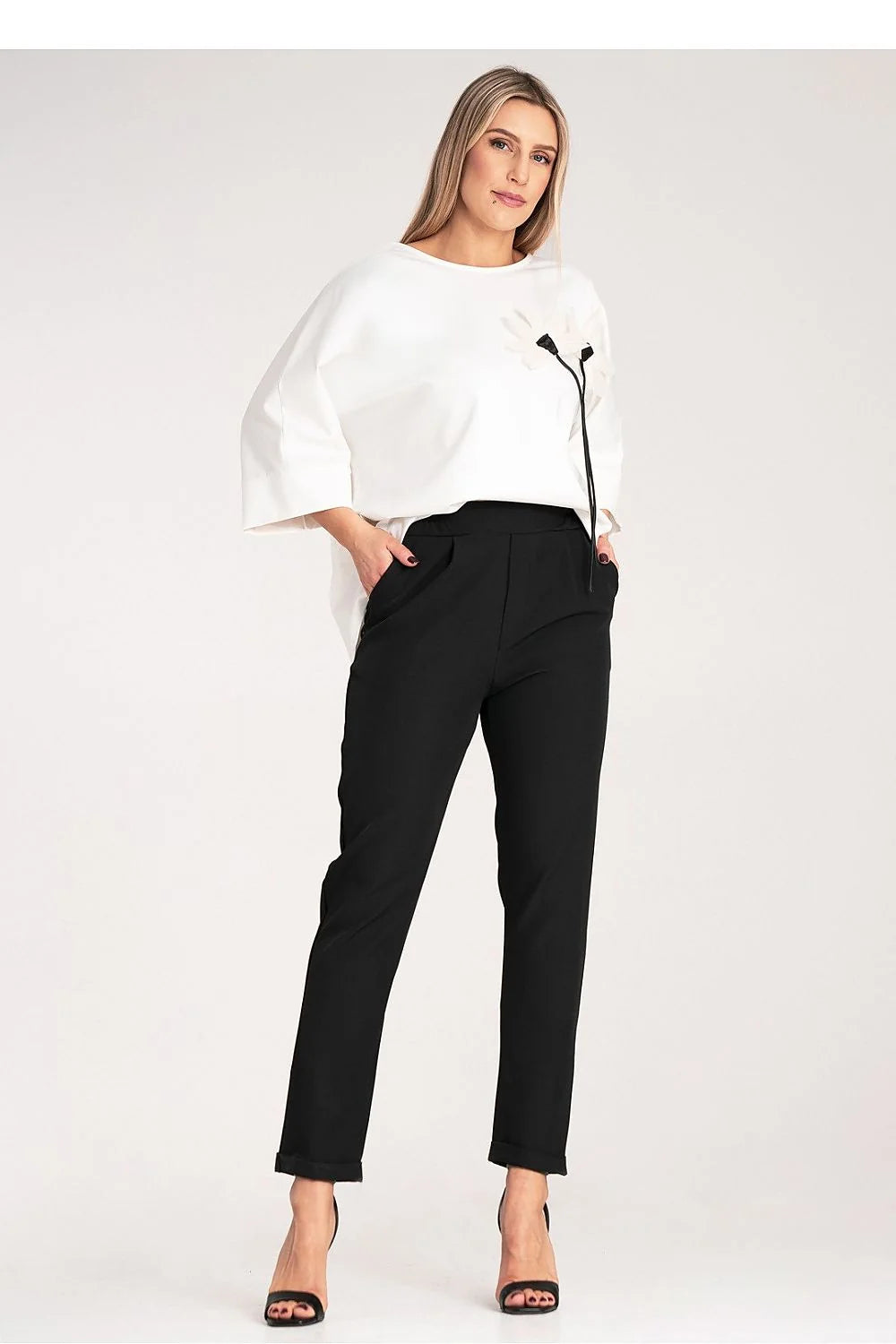 pantalon femme élégant coupe droite cigarette noir blanc taille haute fuselée poches latérales ourlet retroussé tissu mélangé polyester élasthanne confortable