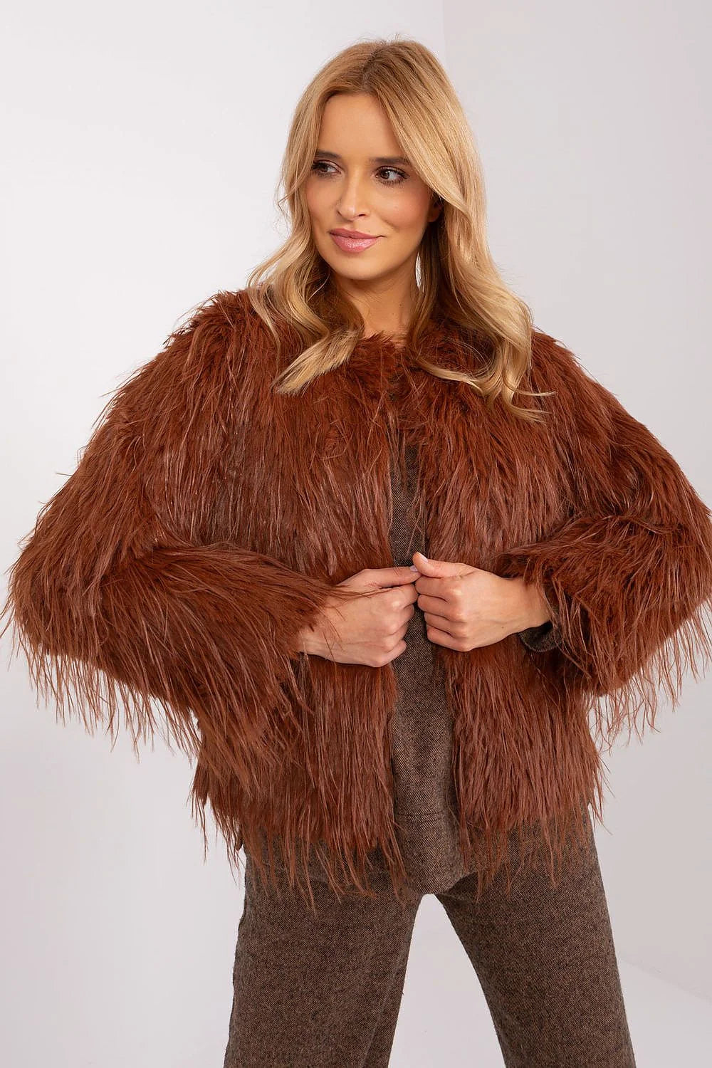 Veste en fausse fourrure brun rouille longues manches ample coupe sans fermeture femmes