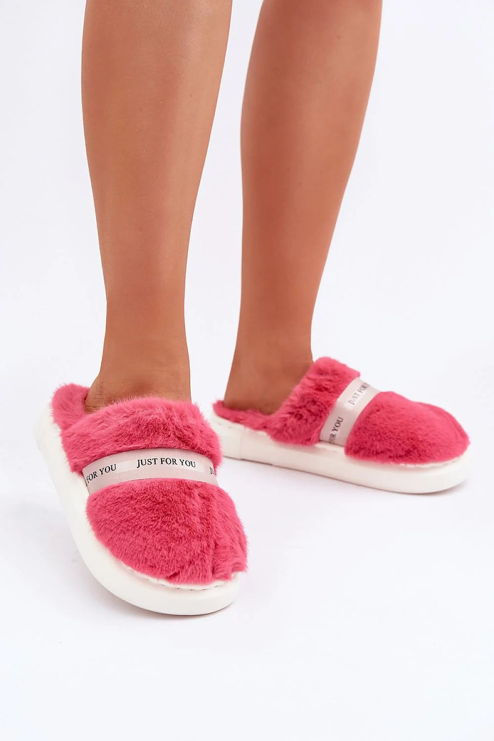 pantoufles féminines fourrure douce rose fuchsia élégantes confortables intérieur hiver slipon bout fermé semelle plateforme blanche rembourrée cocooning
