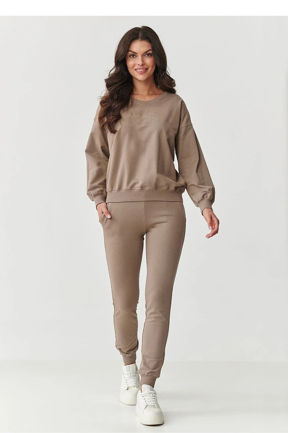 ensemble jogging femme sweat oversize col rond jogger slim taupe molleton côtelé coton extensible confortable minimaliste poches latérales poignets élastiques