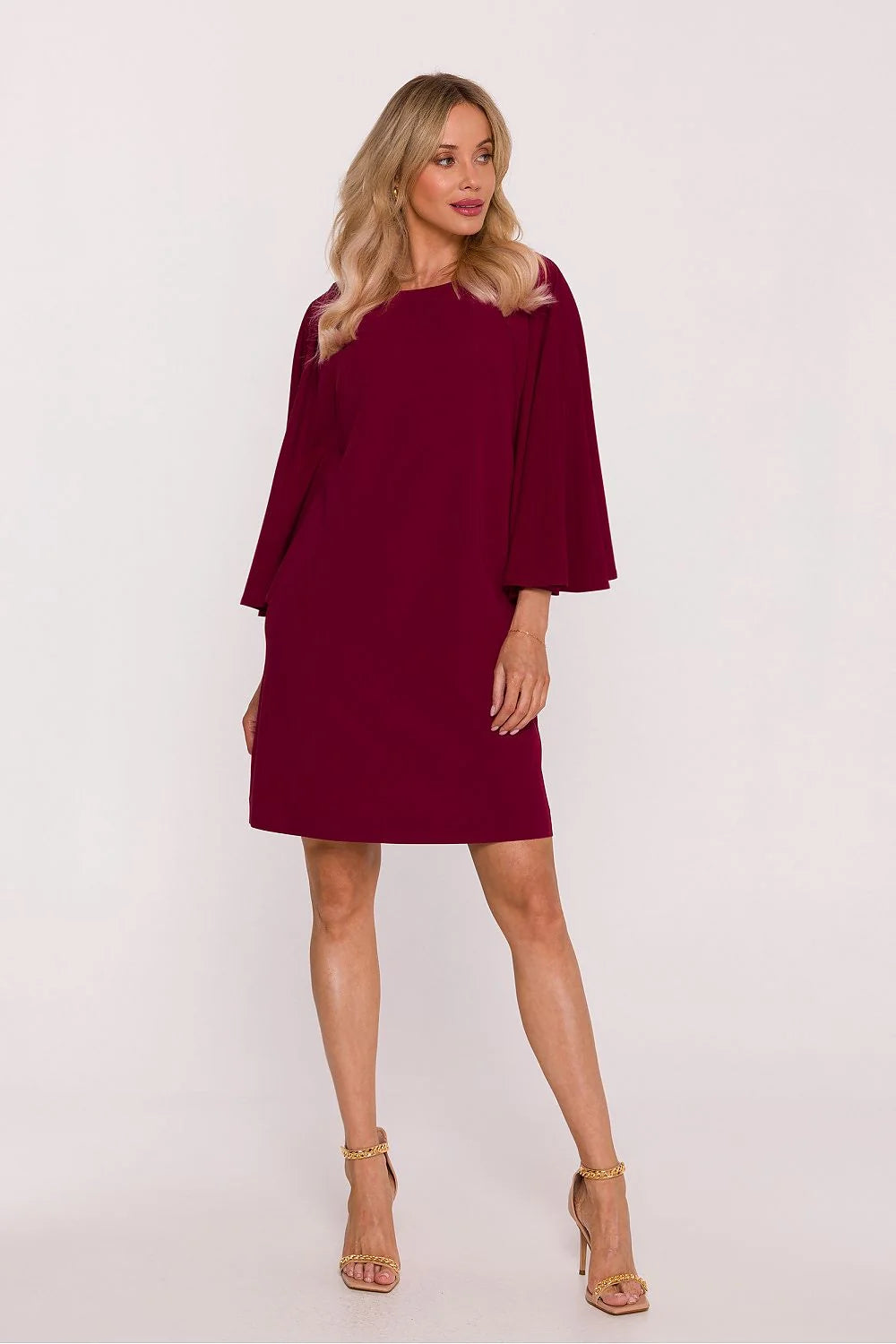 robe trapèze bordeaux profond élégante manches chauvesouris troisquarts évasées col rond mini genou crêpe structuré tombé confortable chic soirée polonaise