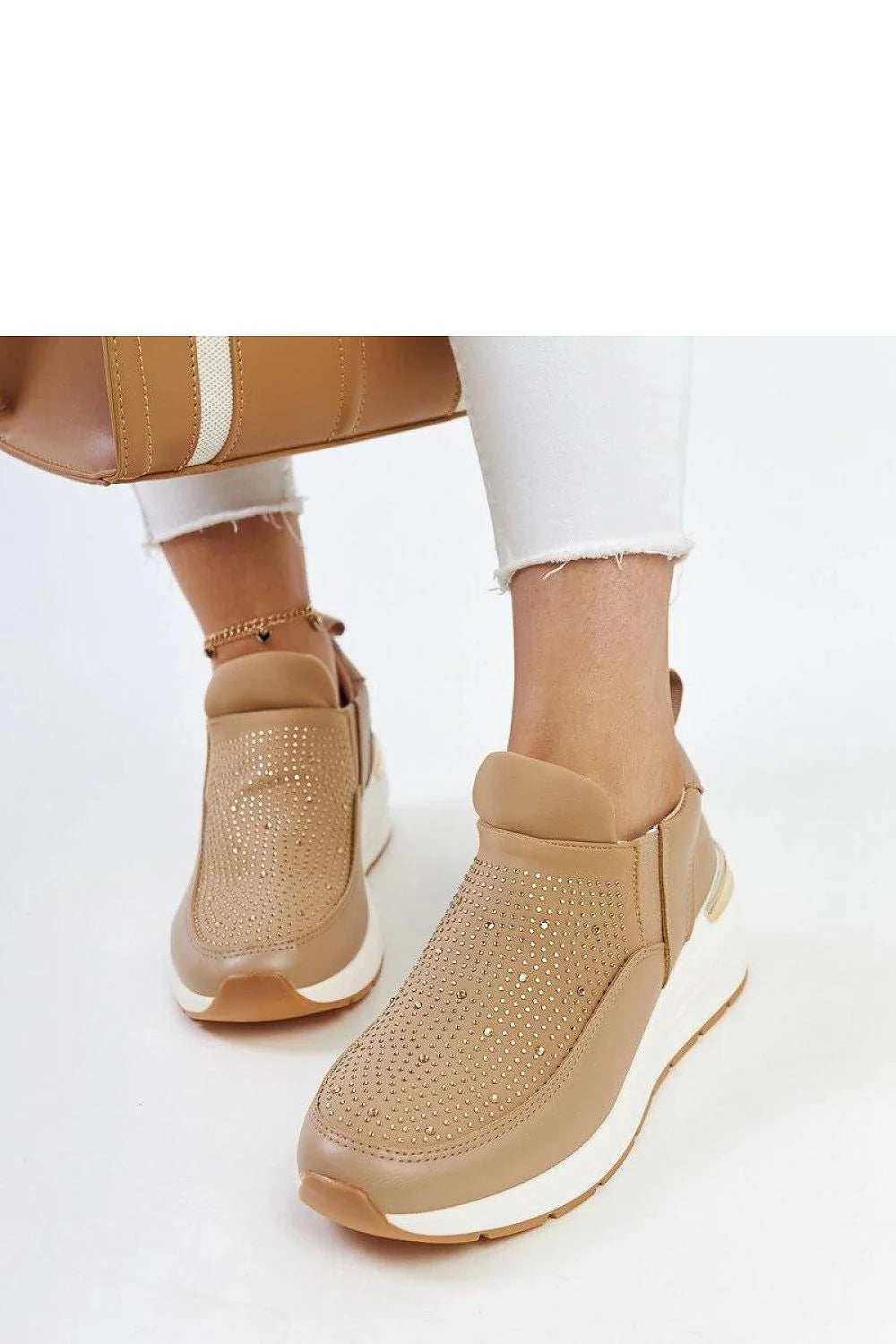 Baskets femmes urbaines décontractées cuir synthétique beige clair strass blanc confortable compensée occasion shopping city walk style tendance