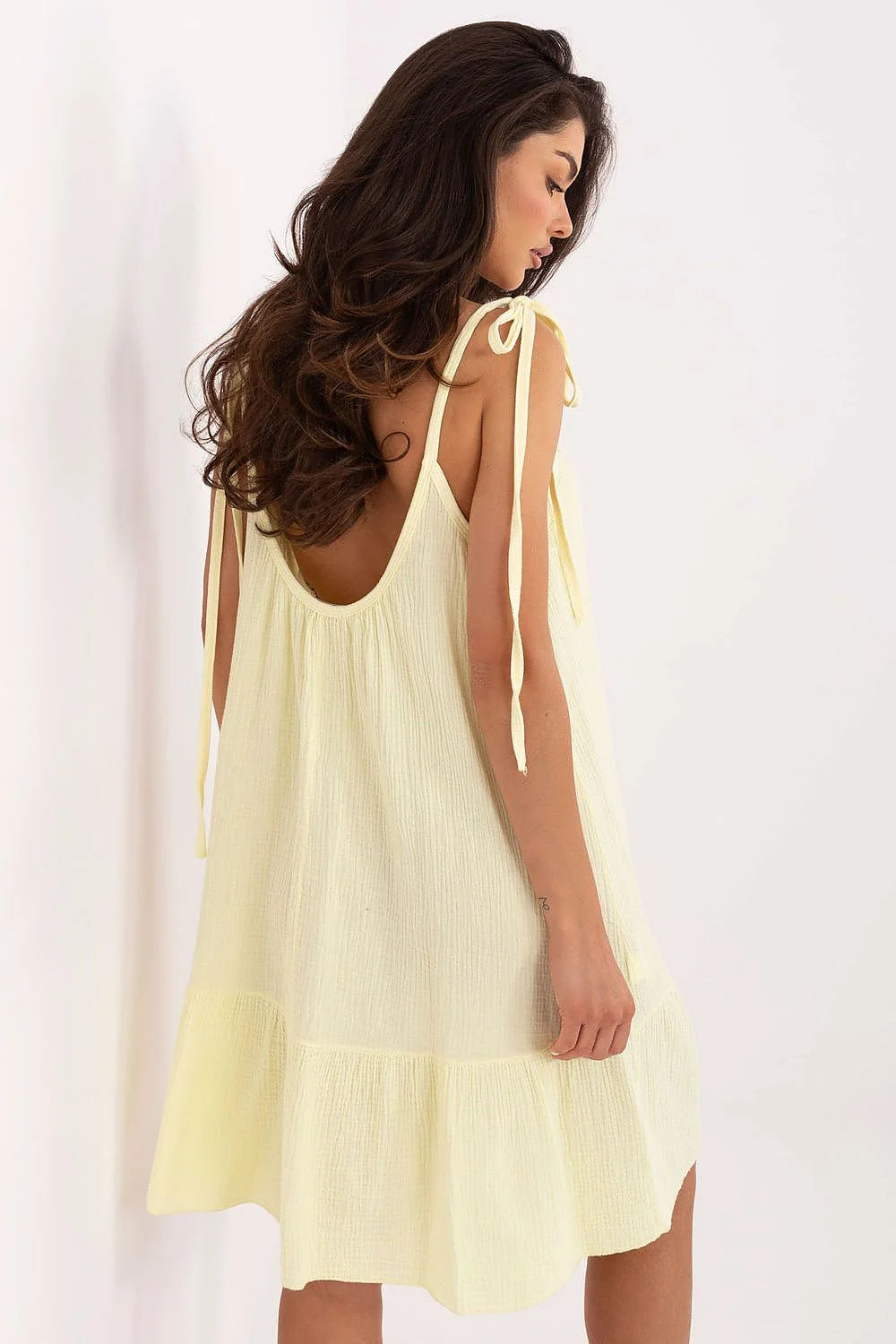 Robe d'été légère à bretelles ajustables en mousseline de coton jaune pâle coupe évasée volantée femme
