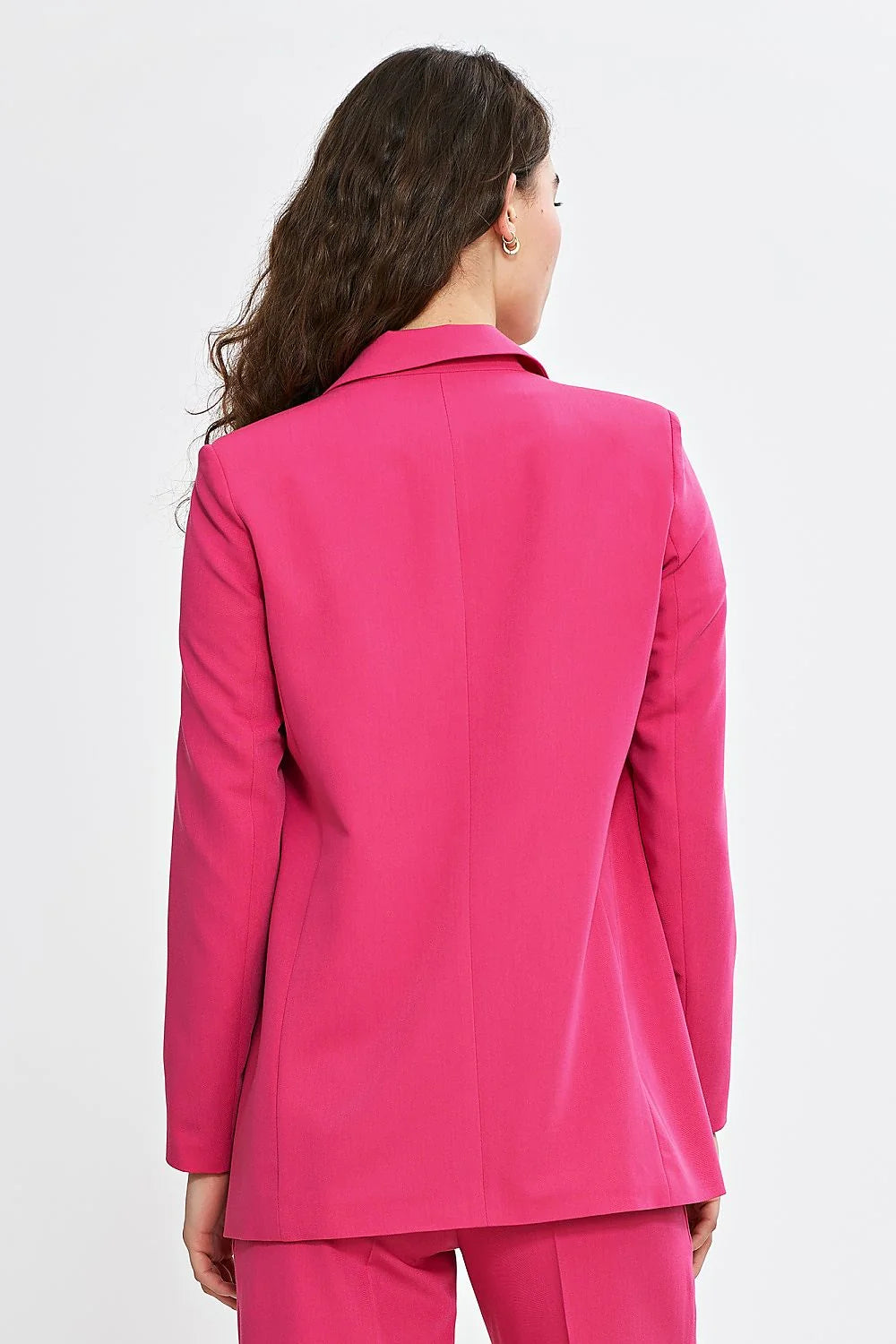Blazer femme rose assorti pantalon tailleur modern style professionnel élégant coupe ajustée matériau synthétique polyester