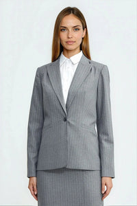 blazer cintrée ajustée veste rayures subtiles contrastées tennis col classique revers manches longues boutonnées épaulettes hanches minimaliste fausses poches doublée