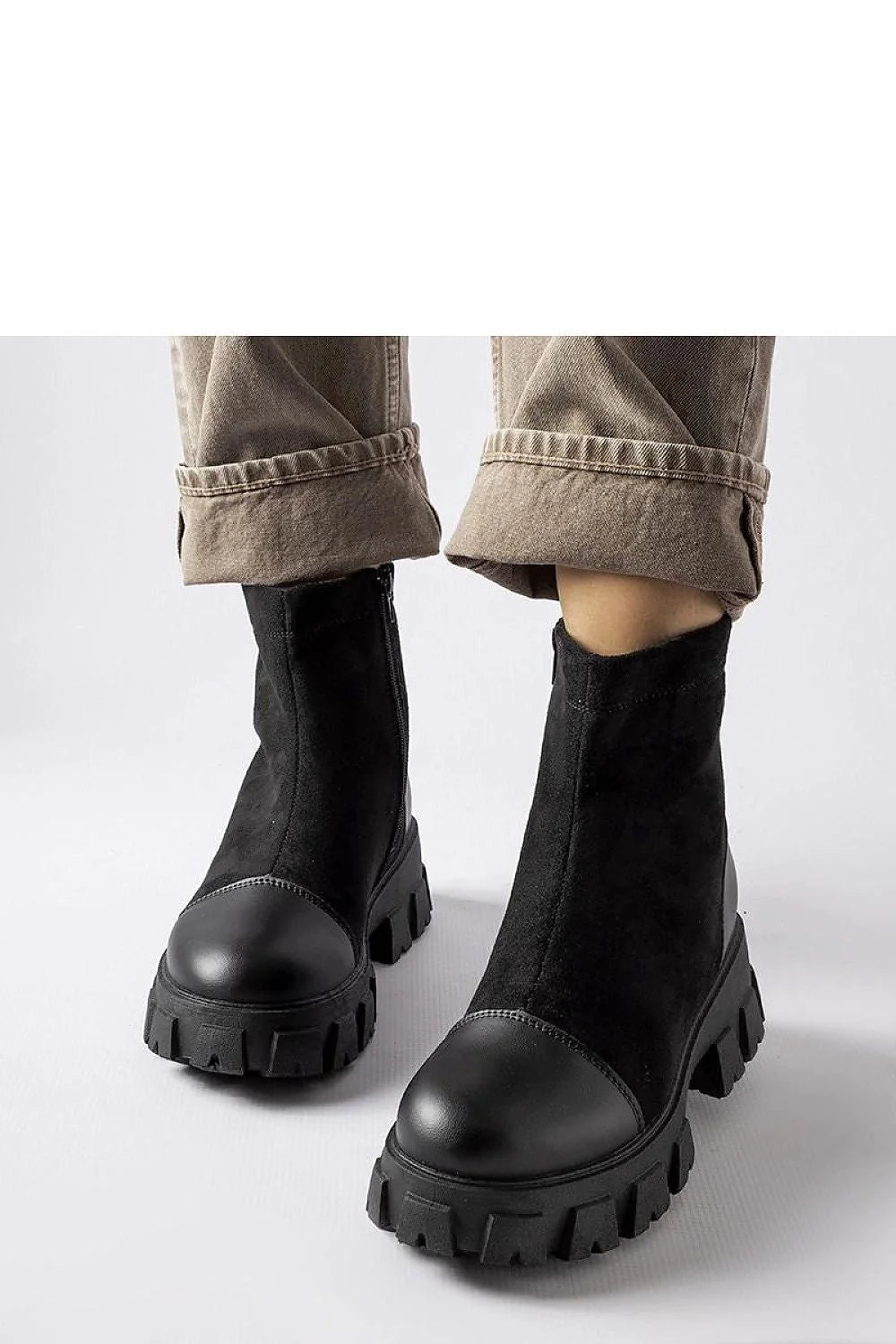 Bottes Chelsea en cuir suédé noir style moderne audacieux semelle épaisse crantée femmes talon moyen