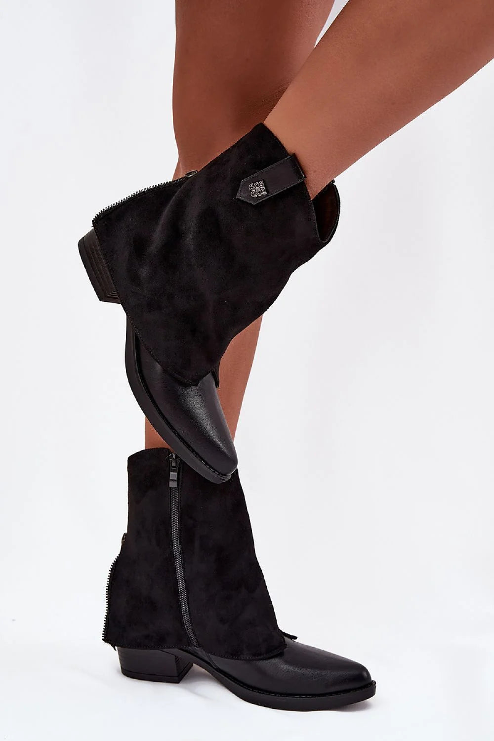 bottines femme noires western moderne bout pointu simili cuir lisse suédine tige froissée talon bas bloc zippée languette logo