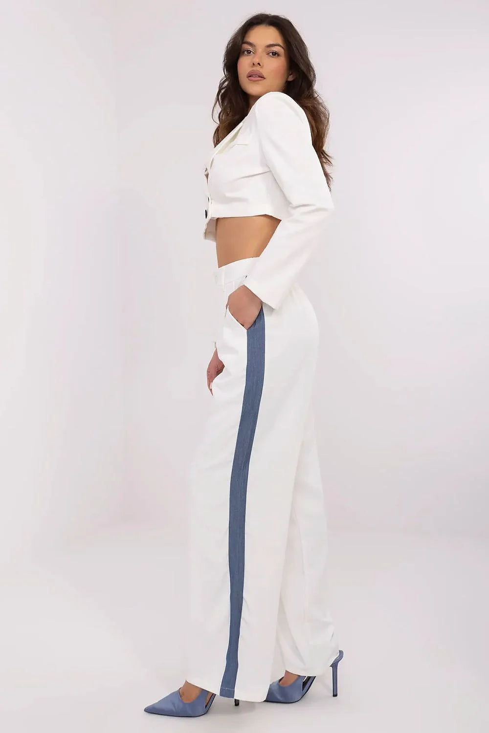 Ensemble femme blazer pantalon large tissu polyester elastane taille haute bandes bleu denim style chic moderne occasion bureau soirée