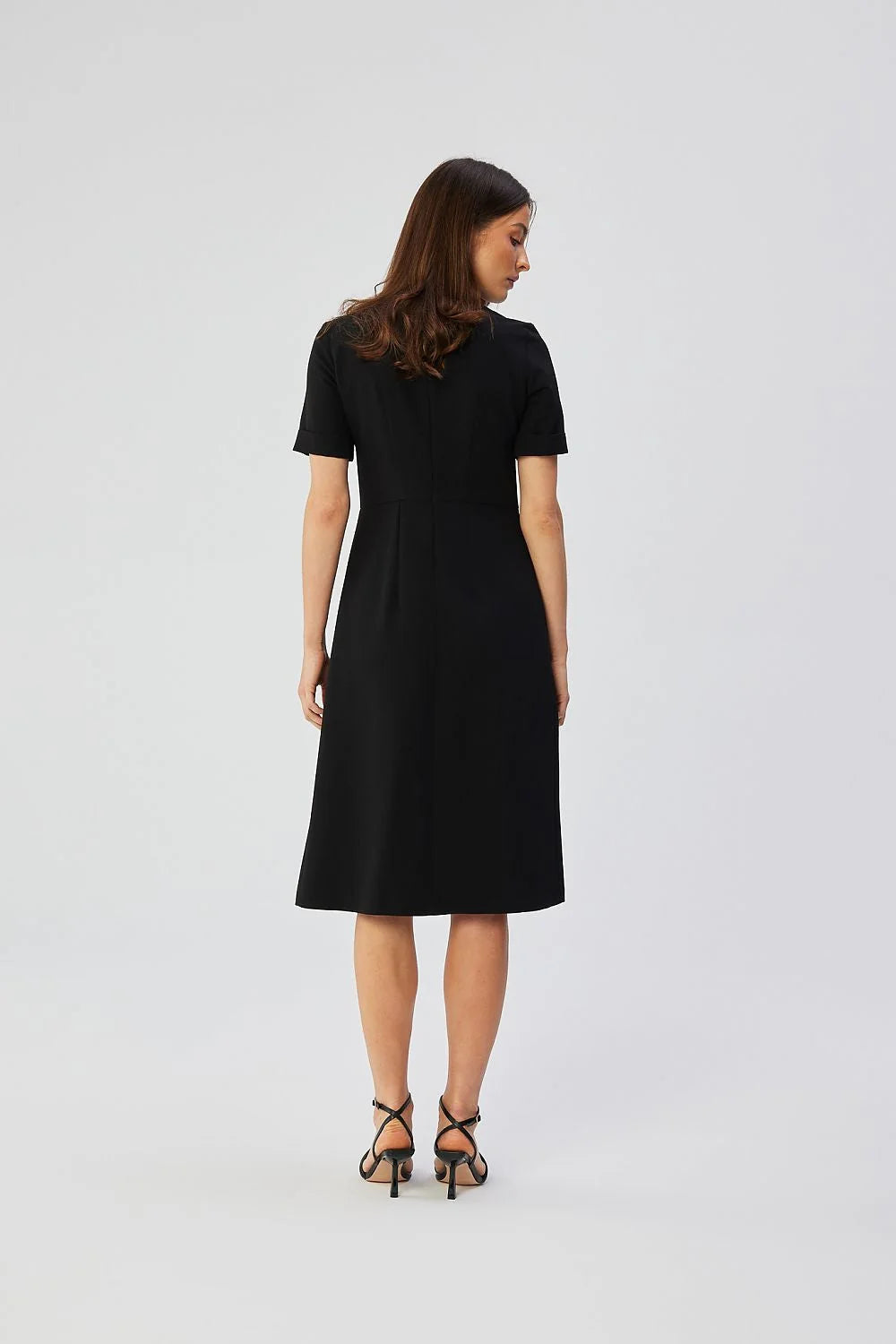 Robe de cocktail élégante noire A-line manches courtes encolure ronde fente décolleté plis devant taille ajustable femme