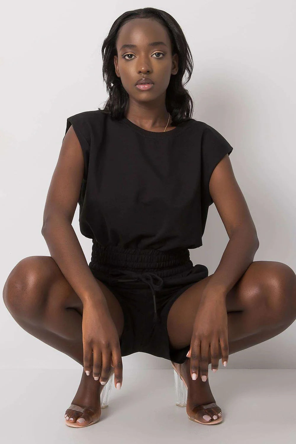 Ensemble femme modern style Rue Paris crop top sans manches et short taille élastique en coton noir