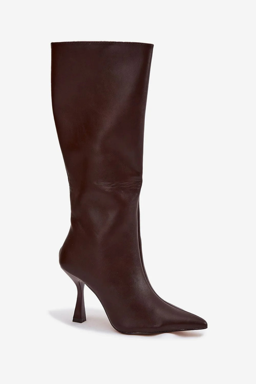 bottes hautes cuir synthétique marron foncé bout pointu talon aiguille élancée tige genou fermeture zippée coupe ajustée semelle élégante