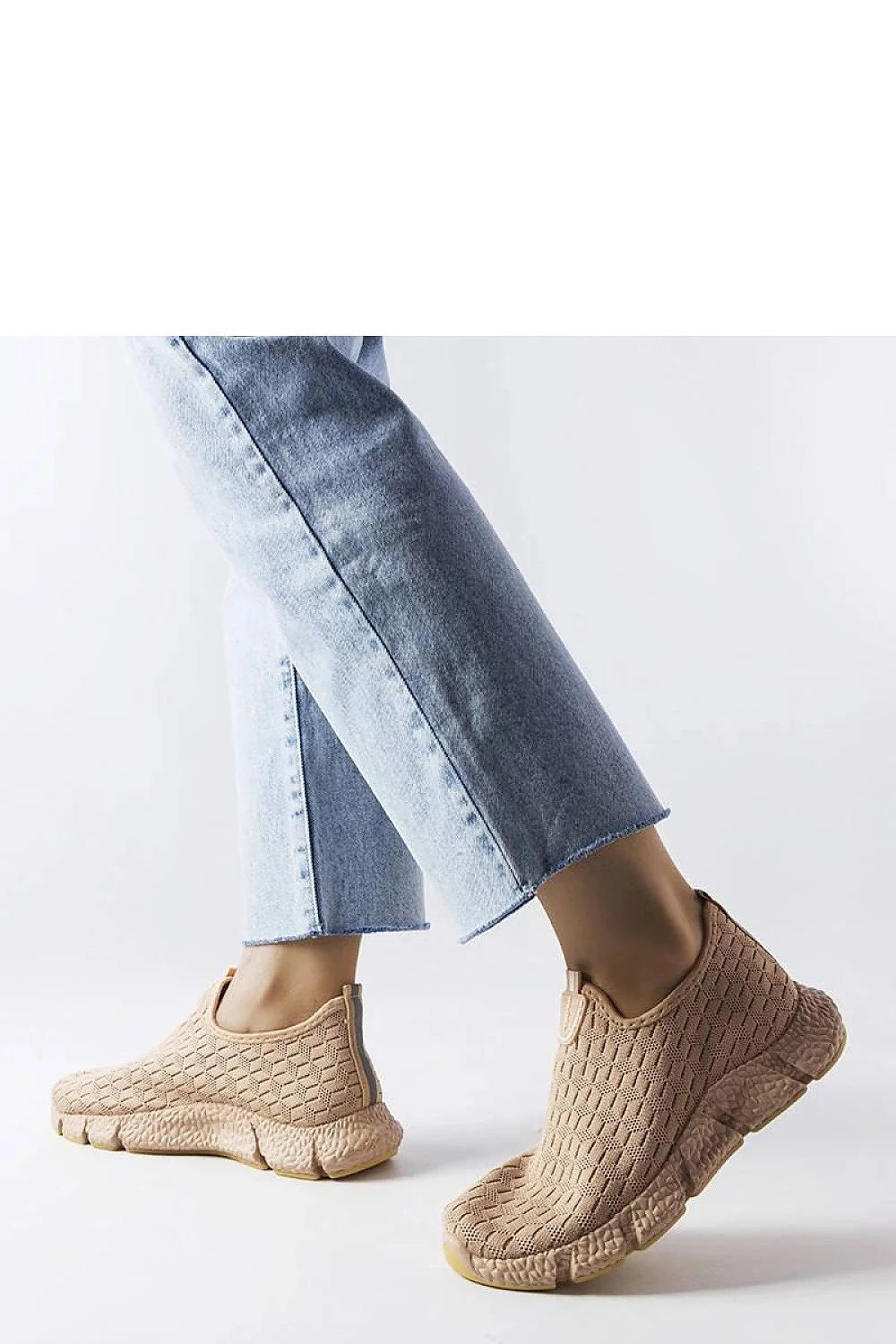 Baskets pour femmes style moderne beige clair tige tricotée semelle caoutchouc sans lacets confortable respirante design décontracté coupe ajustée occasions quotidiennes mode urbaine durabilité polyvalence