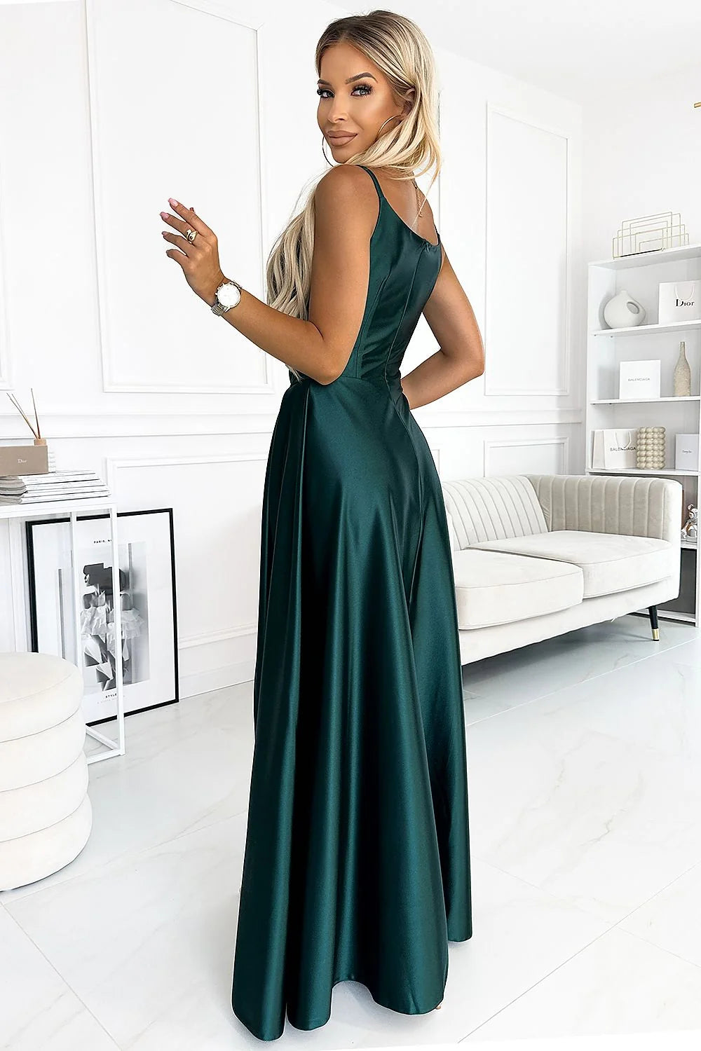 Robe longue élégante Numoco en satin vert émeraude encolure V bretelles fines taille ajustée fente audacieuse occasion spéciale