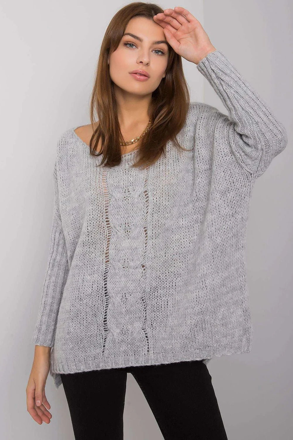 chandail OchBella femme maille grosse torsadé central asymétrique porté épaule oversize coupe ample manches trois quarts