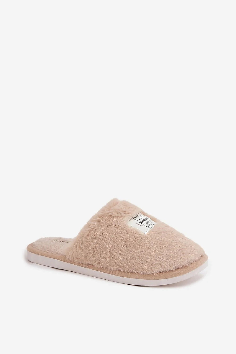 chaussons femme fourrure fausse beige mules slipon bout rond plaque logo pelucheuse doublure semelle plate blanche légère cocooning chaleur confort