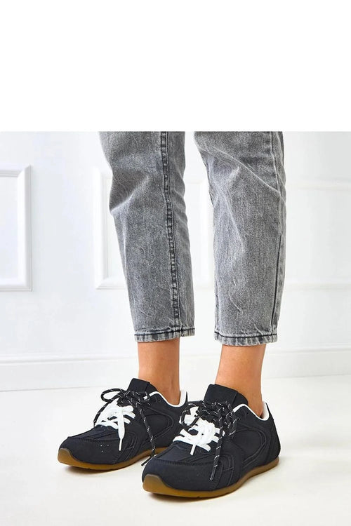 baskets basses rétro running suédine noires coutures perforations respirantes lacets bicolores blancs semelle gomme caramel adhérente légère polyvalente casual confortable