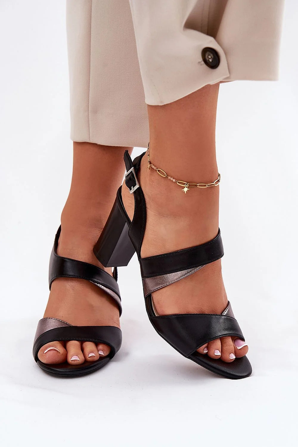 Sandales à talons élégantes en cuir synthétique pour femmes, style sophistiqué, confortable, occasion spéciale, ajustement parfait