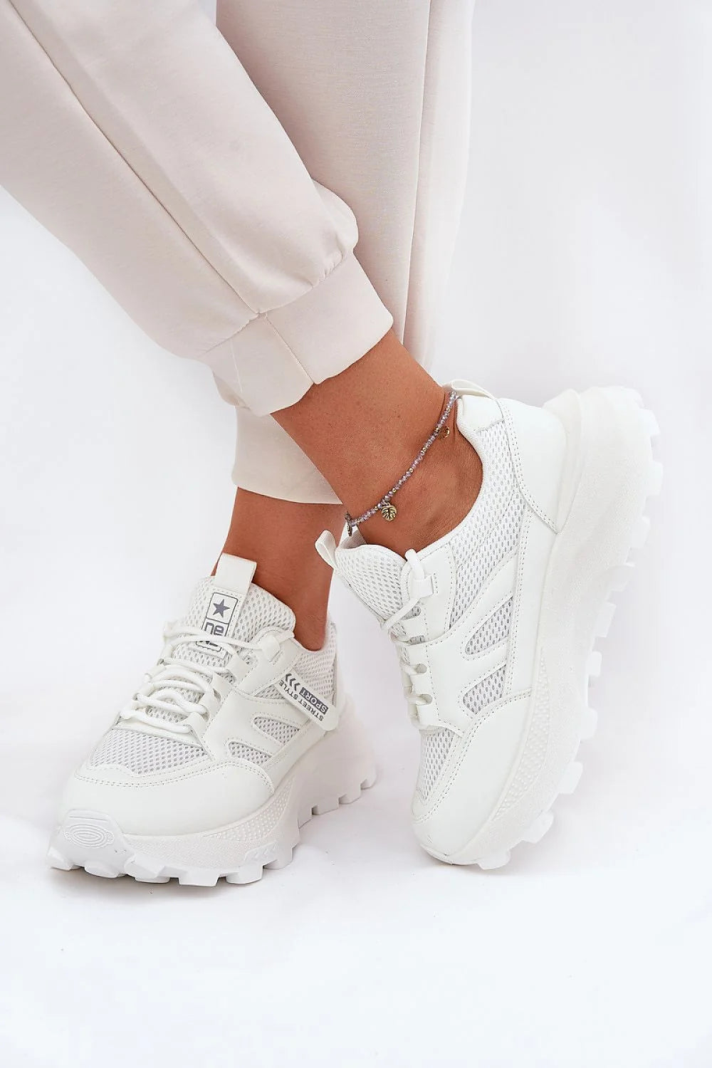 Chaussures de sport pour femmes confort style moderne design chunky cuir synthétique semelle épaisse lacets traditionnels