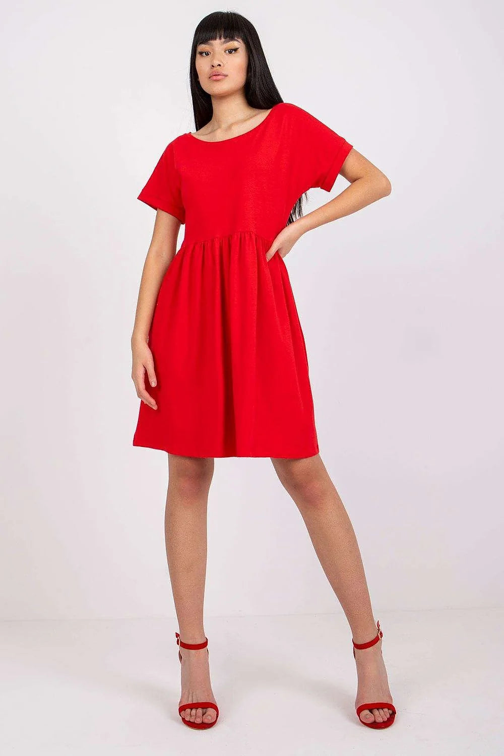 Robe de jour élégante femme coupe babydoll taille empire manches courtes col rond tissu coton coloris rouge vif confortable quotidienne travail weekend