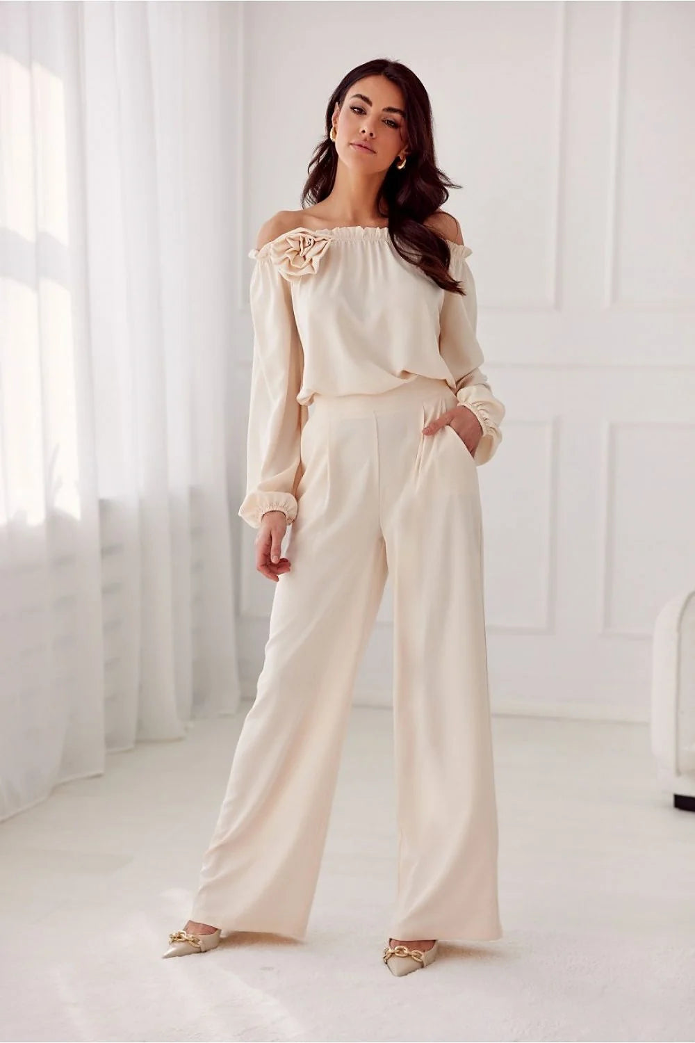 Pantalon femme bohème chic coupe fluide large taille haute poches latérales fermeture éclair beige clair