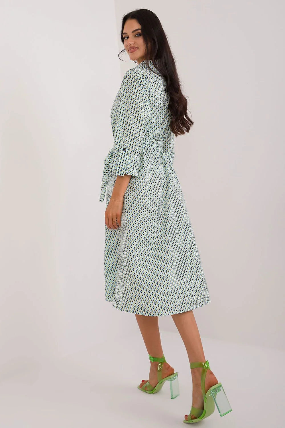 Robe féminine midi manches 3/4 col classique tissu léger polyester elasthanne motif géométrique verte bleue blanche occasion quotidienne travail