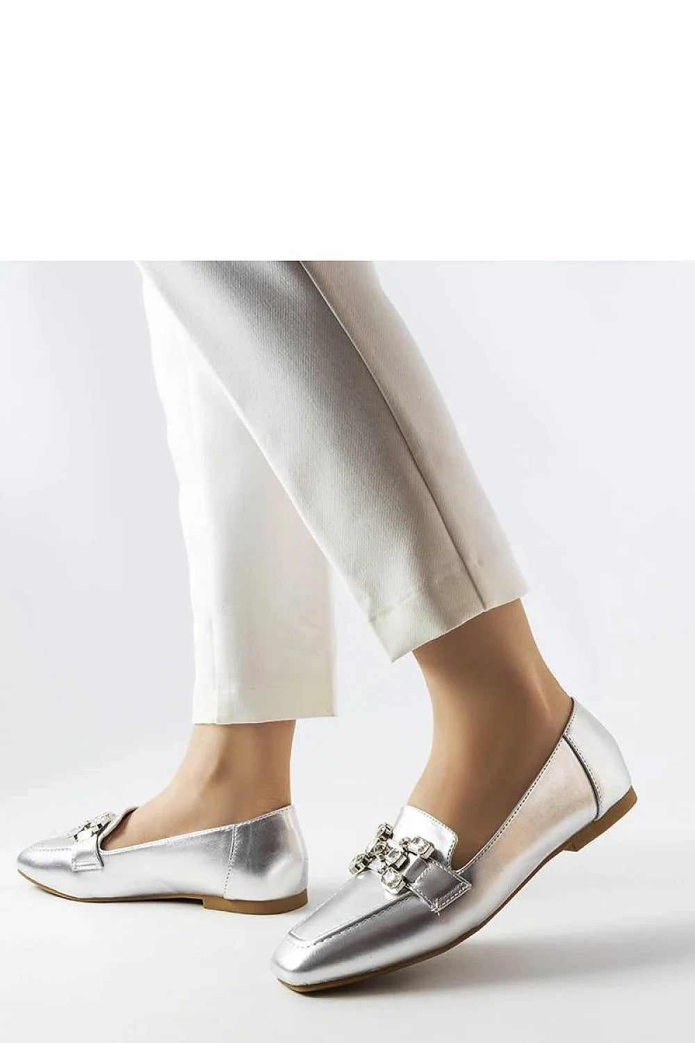 Moccasins pour femmes design moderne élégant couleur argent cuir métallisé détails cristal confortable occasionnels mode