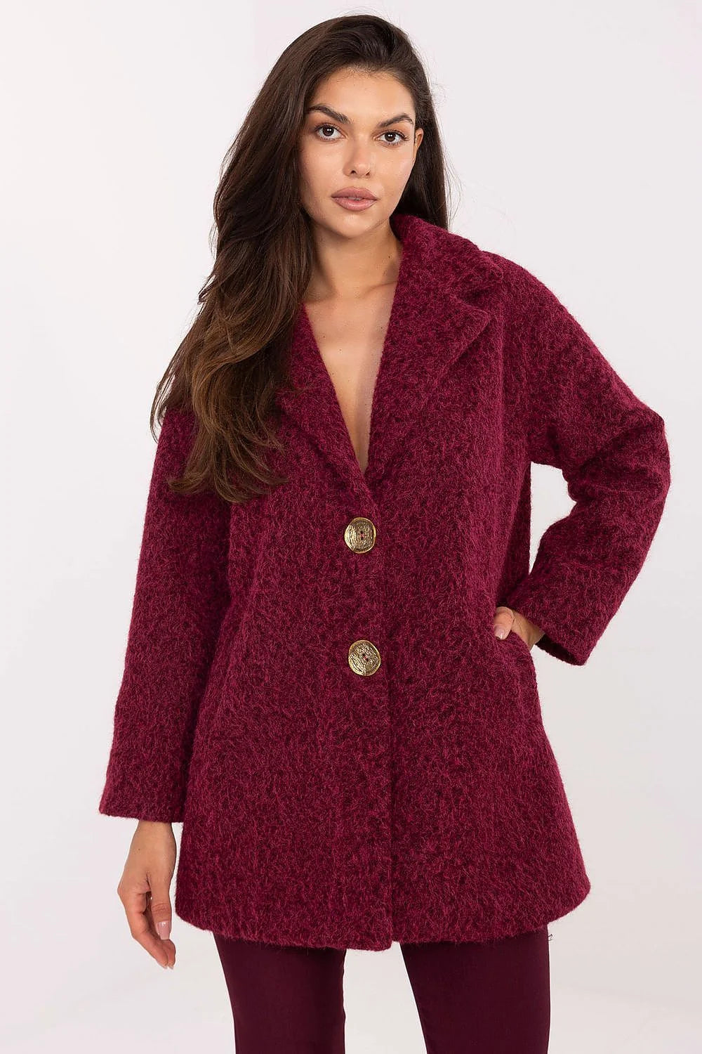 manteau femme mi long bouclé bordeaux coupe droite oversize col tailleur manches longues boutons dorés poches latérales chaud
