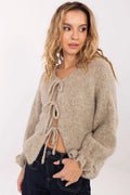 gilet maille épaisse cropped court beige pelucheuse mohair laine doux chaud oversize manches bouffantes resserrées liens noués trois cordons