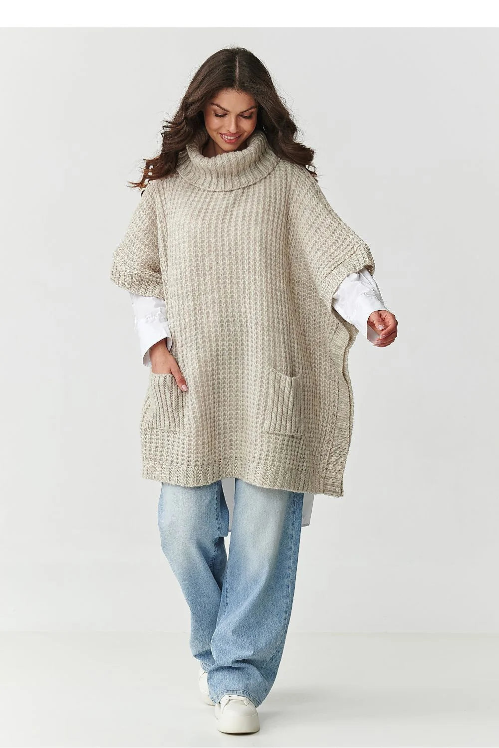 poncho pull col roulé oversize ample mi long manches coudes poches plaquées maille épaisse bordures côtelées femme beige acrylique laine