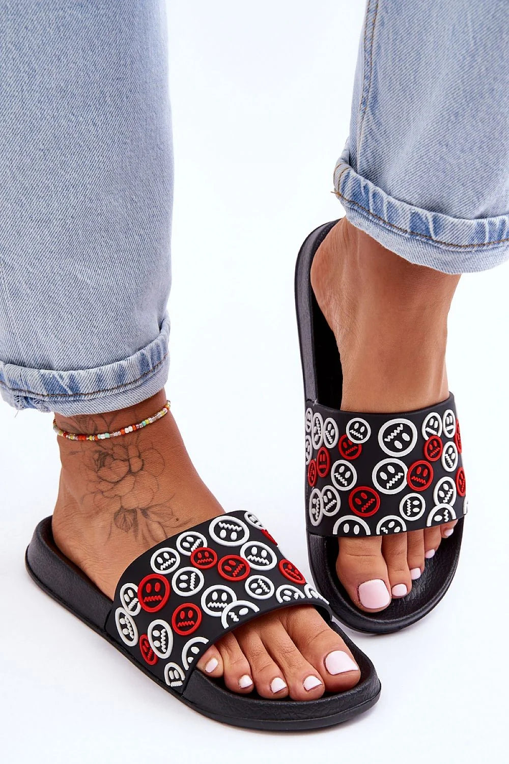 Sandales féminines modernes design ludique motifs circulaires couleur noire blanc rouge plateforme confortable été plage piscine