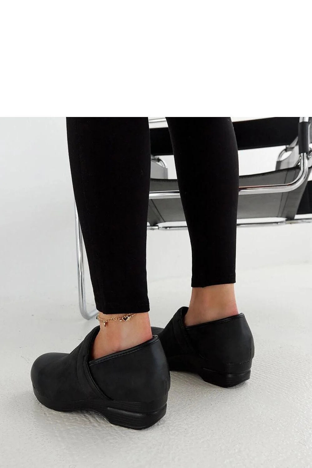 Chaussures basses modernes pour femmes en cuir synthétique noir mat, confortables et élégantes, style intemporel