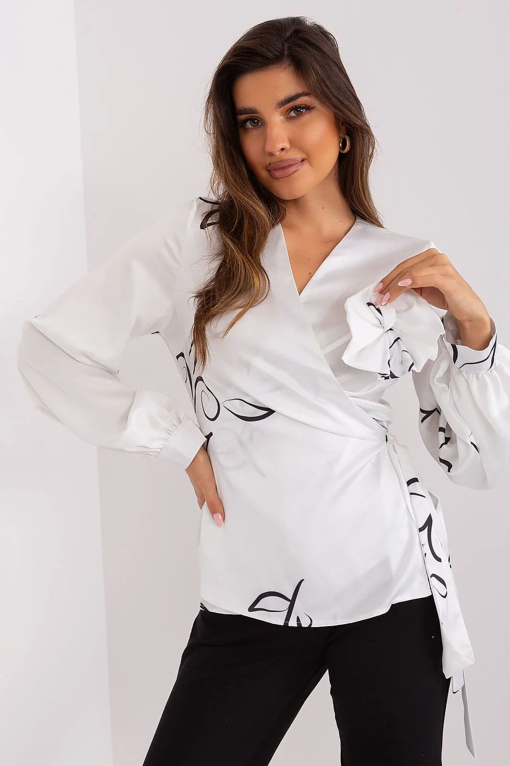 Chemisier féminin cache-cœur en V manches longues motifs calligraphiques blanc noir coton nylon taille ajustable