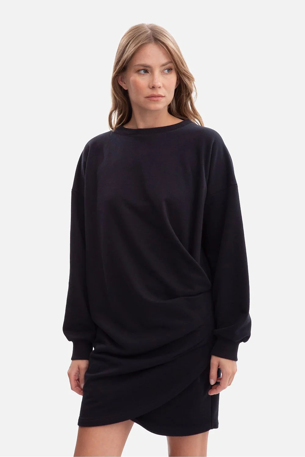 robe sweat femme oversize noire molletonnée douce confortable décontractée chic col rond manches longues épaules tombantes poignets côtelés
