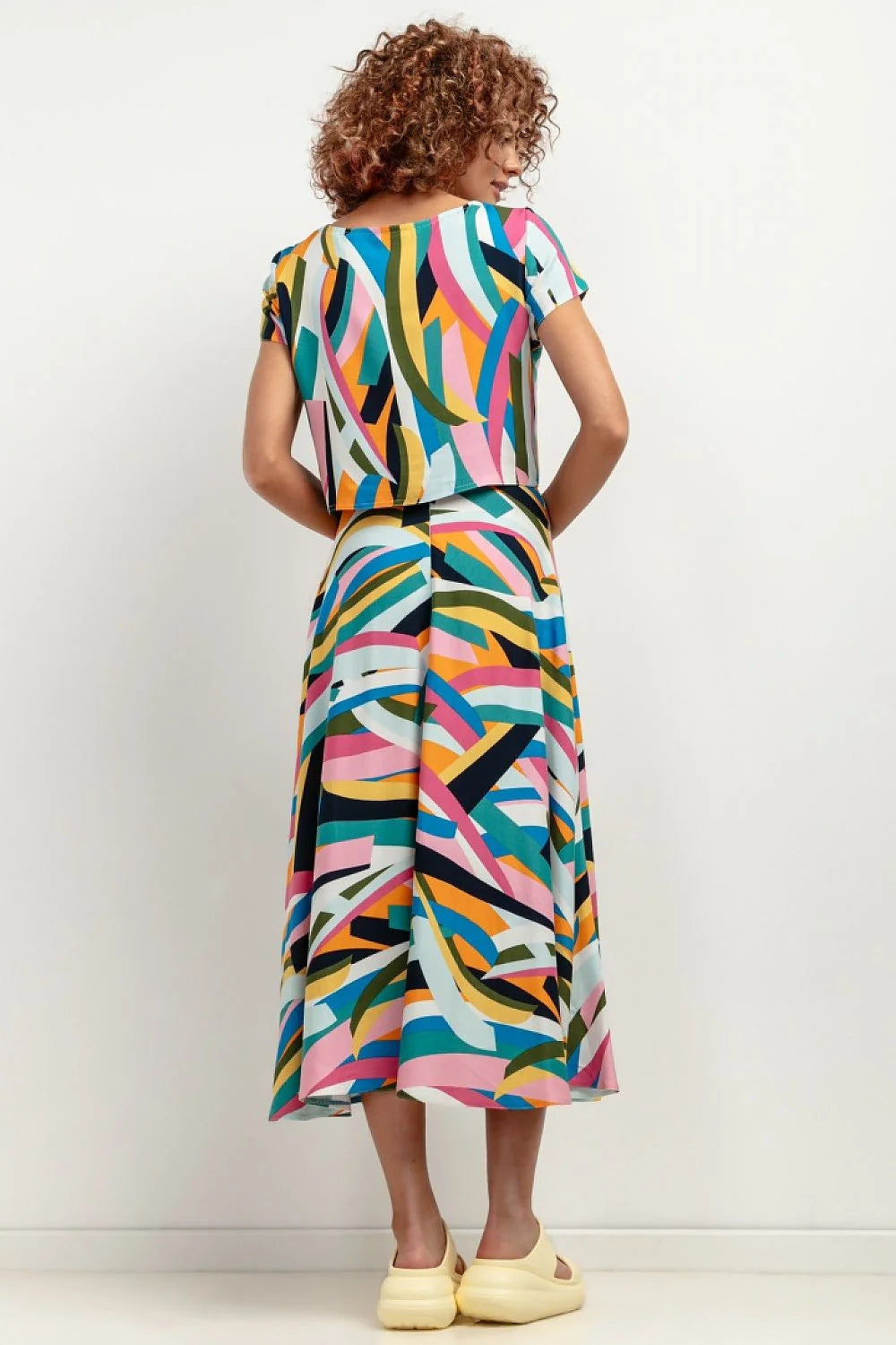 ensemble chemisier short viscose femme audacieux multicolore vibrant fluide léger manches courtes encolure ronde taille haute ceinture détachable