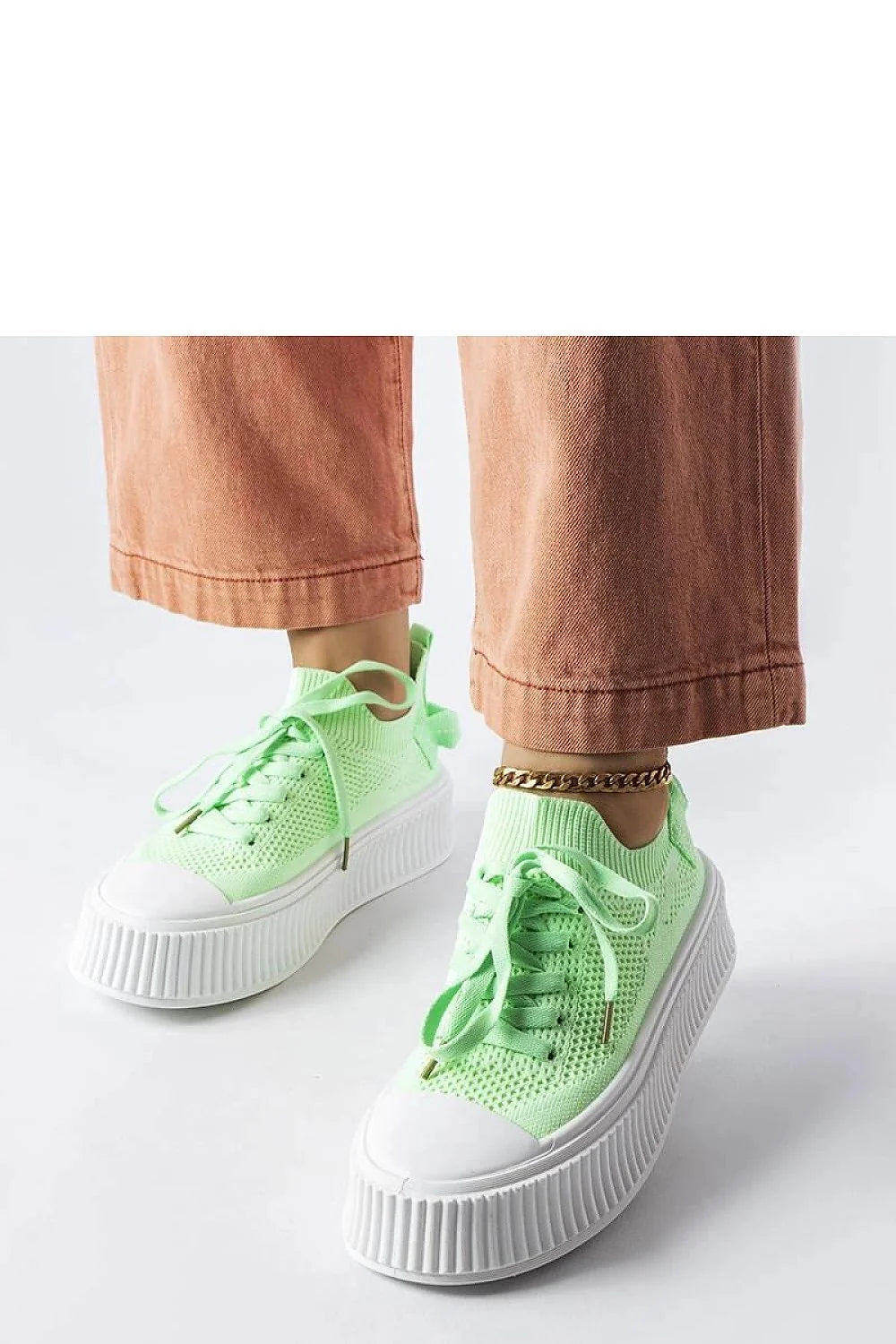 Baskets sneakers à plateforme style moderne urbain tige élastique vert clair semelle blanche bracelet doré femmes