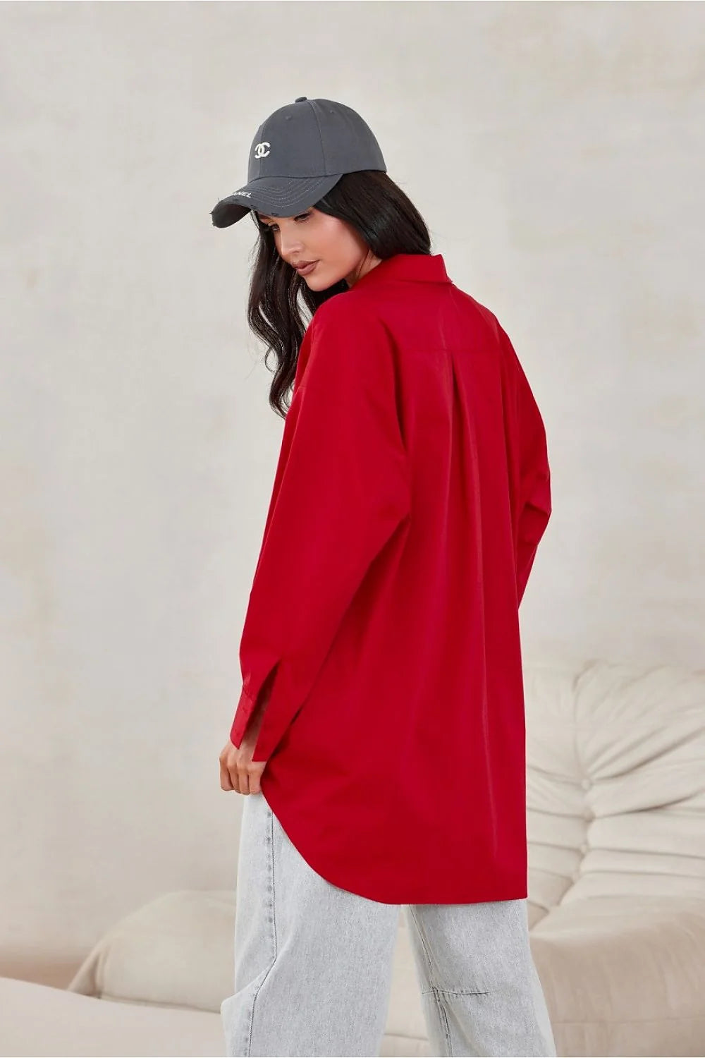 Chemise manche longue ample style décontracté en popeline rouge vif femme coupe asymétrique dos plus long col standard boutons assortis