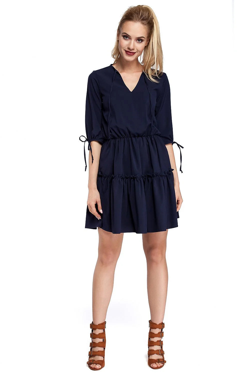 Robe évasée en tissu léger bleu marine chic et décontracté pour femmes modernes et élégantes