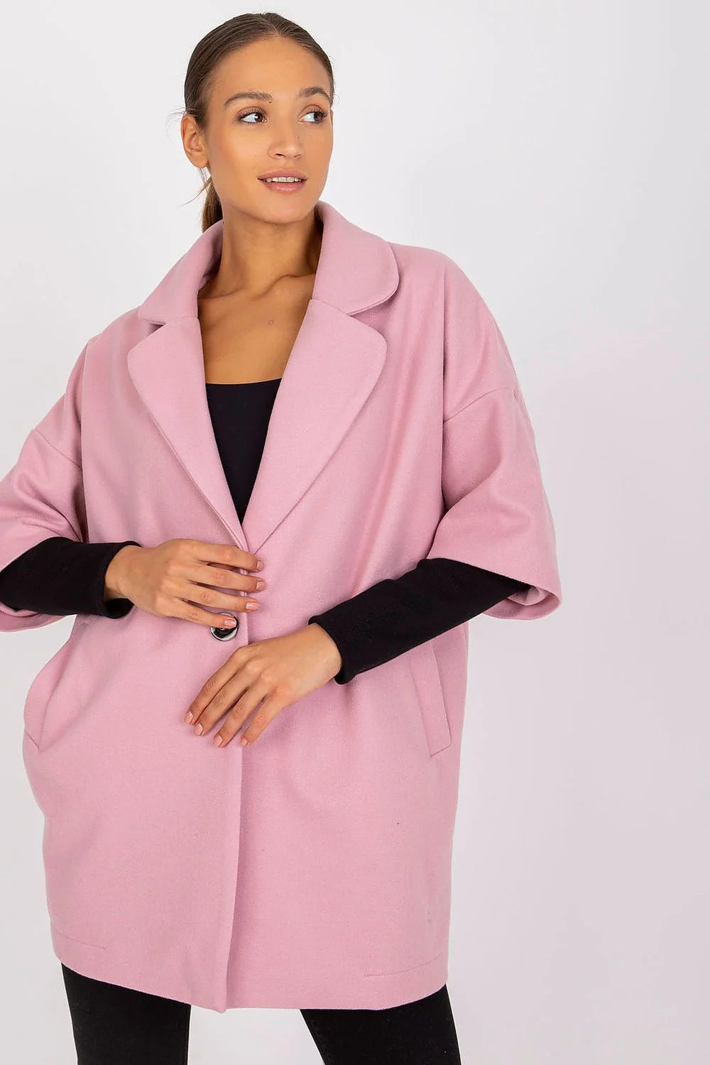Manteau polyester noir oversize col droit manches longues poches latérales bouton métallique femme ample