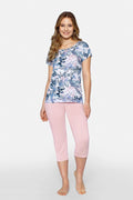 Pyjama viscose bleu motifs floraux chemisier coupe classique manches courtes col rond pantalon 3/4 ample silhouette style