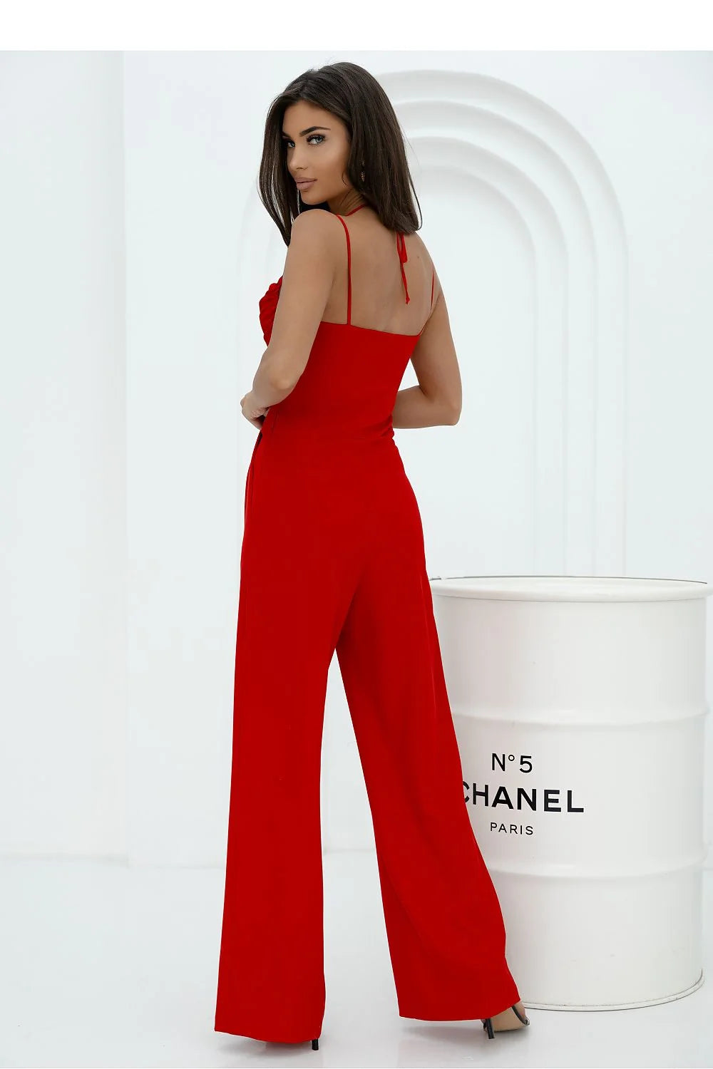 Combinaison élégante pour femme moderne coupe ajustée bretelles fines couleur rouge vif polyester soie occasions spéciales taille ajustable