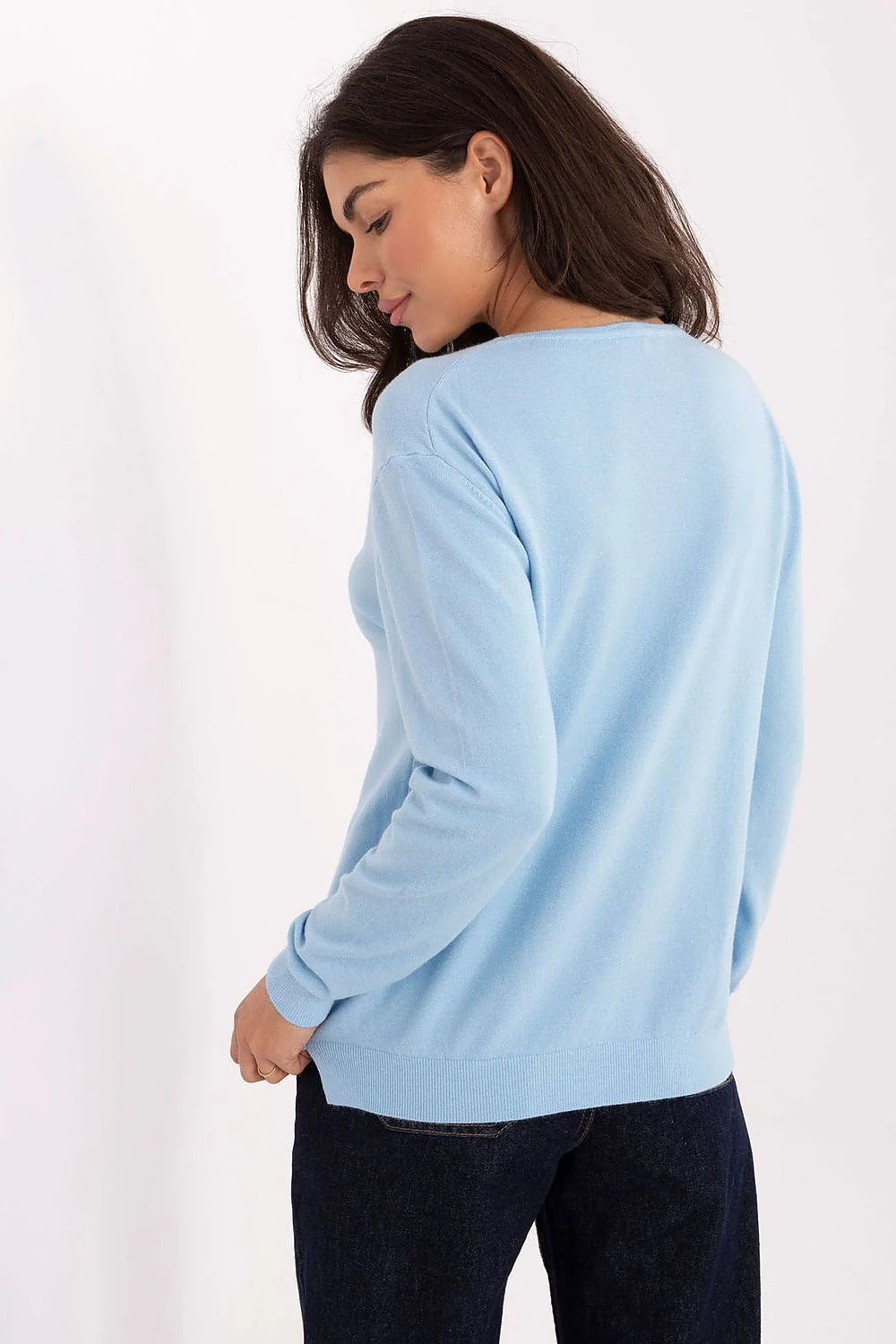 pull femme col V manches longues maille fine bleu ciel coupe décontractée longueur hanches bords côtes poignets ourlet tricot doux
