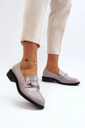 Mocassins pour femmes élégants design moderne cuir artificiel beige clair semelle caoutchouc talon bas