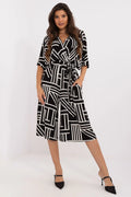 Combinaison Lakerta femme motif géométrique noir et blanc tissu léger élégante moderne coupe ample ceinture décolleté en V manches mi-longues polyester confort