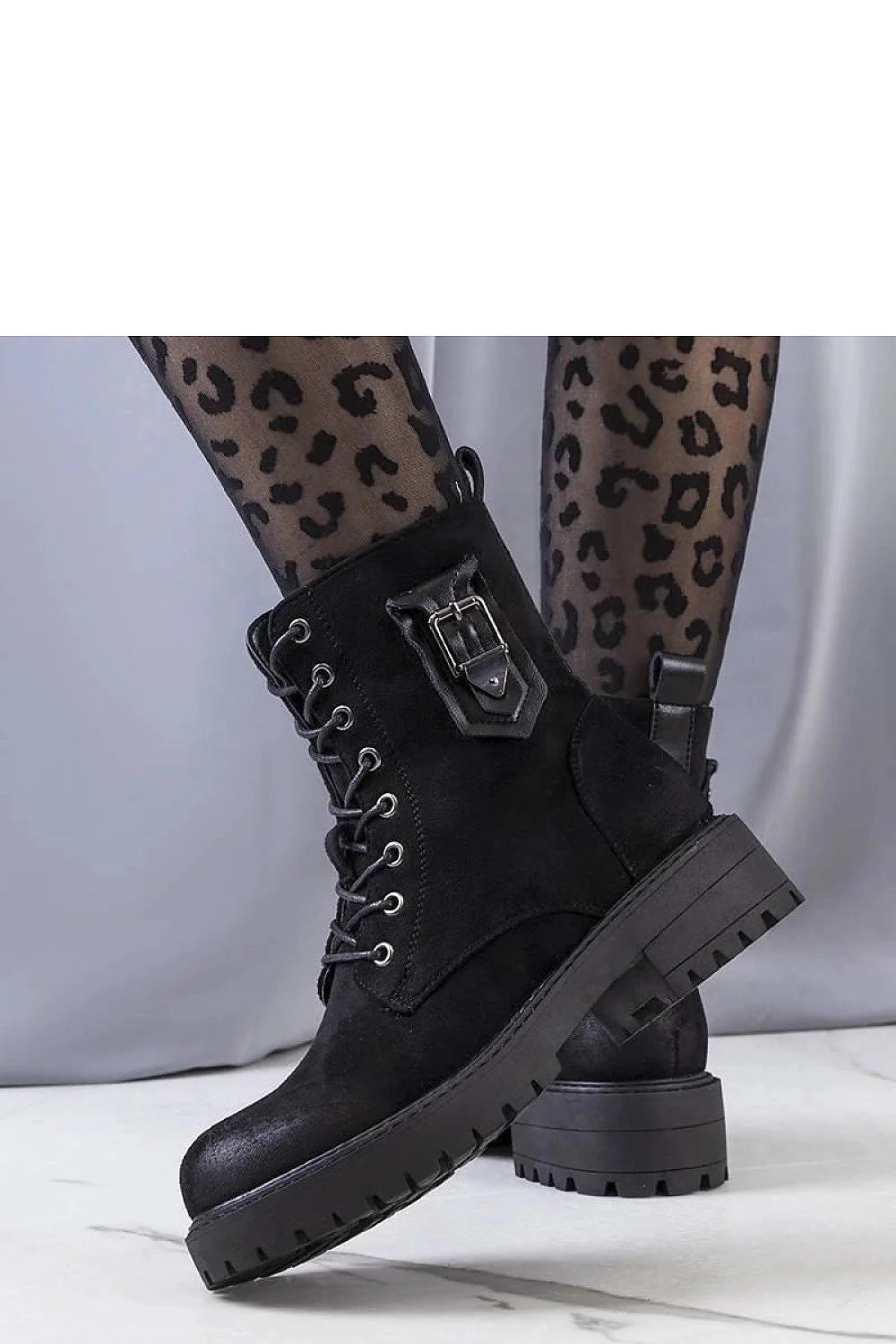 Bottes pour femme cuir suédé noir design militaire moderne lacets talon surélevé confortable urban casual