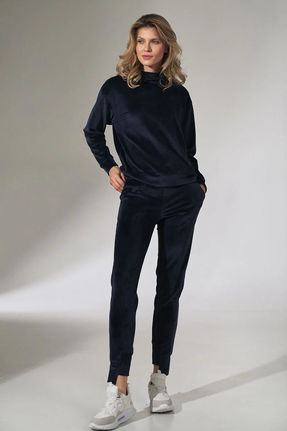 Ensemble détente velours rose moderne et élégant pour un style cocooning confortable et féminin