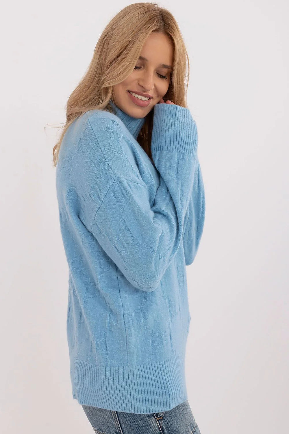 Pull femme col roulé bleu clair ample texture géométrique manches longues finitions côtelées casual chic