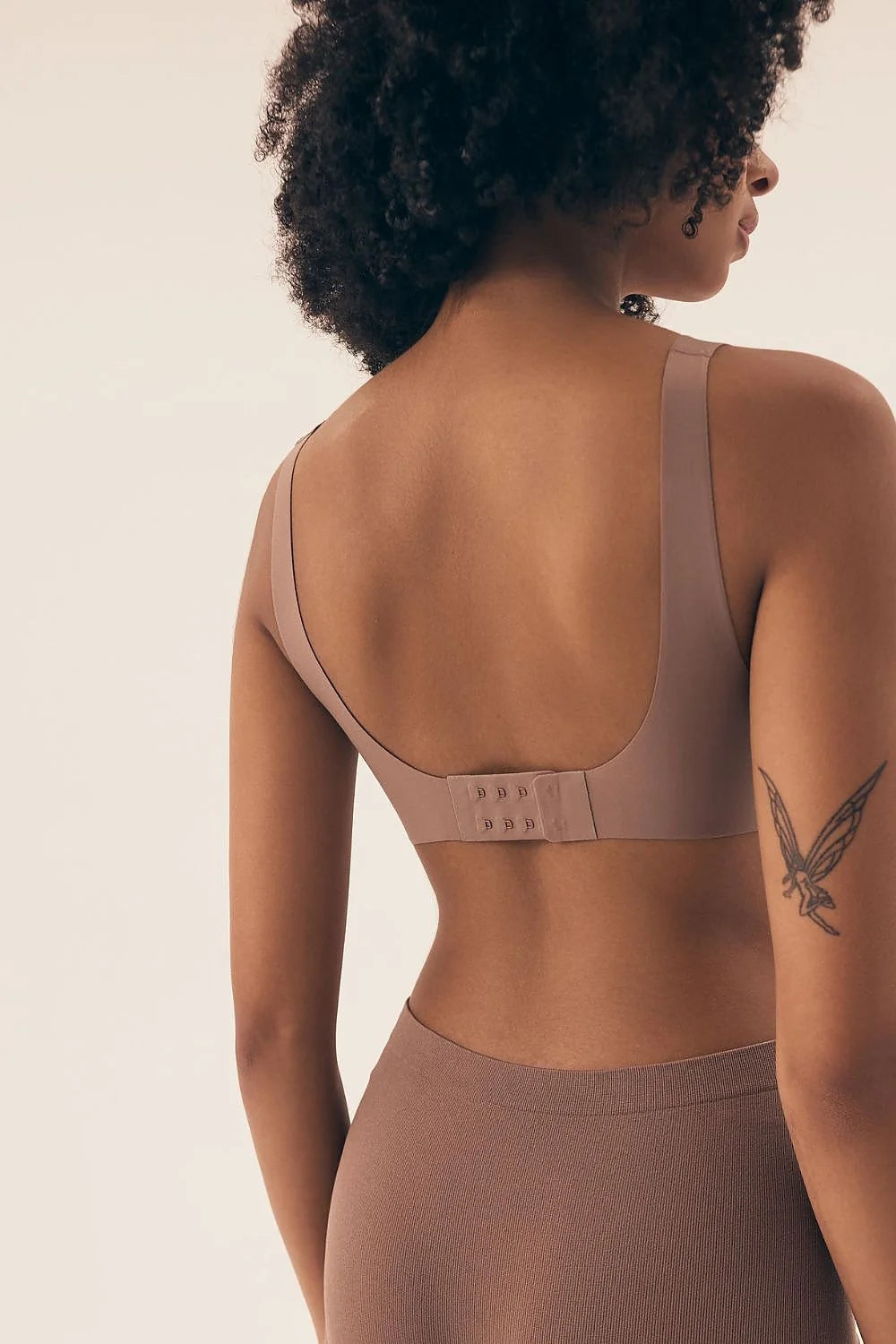 soutien gorge rembourré sans armature bralette seamless nude microfibre extensible bonnets moulés maintien léger galbe naturel