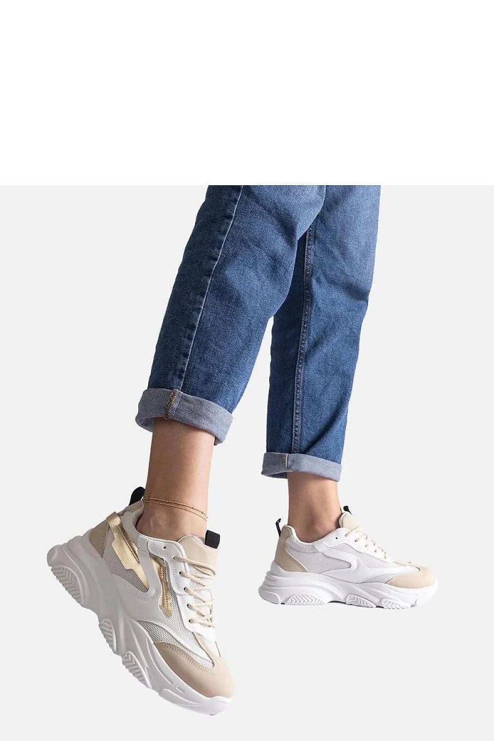 Baskets pour femmes style moderne épuré cuir synthétique mesh beige doré semelle chunky lacing blanc contrefort renforcé
