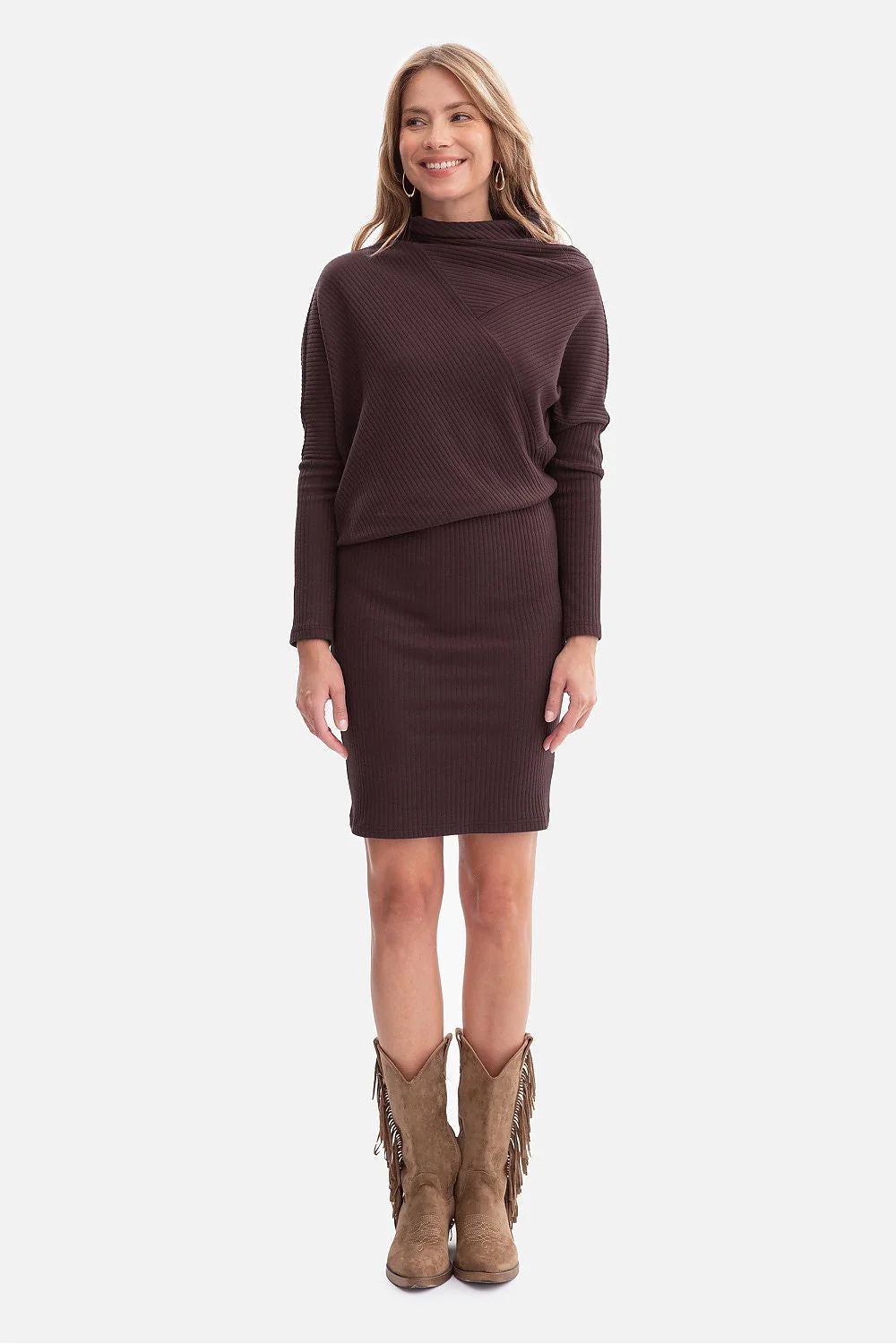 robe maille côtelée marron chocolat col montant rembourré manches longues resserrées haut ample jupe crayon ajustée taille marquée silhouette slim