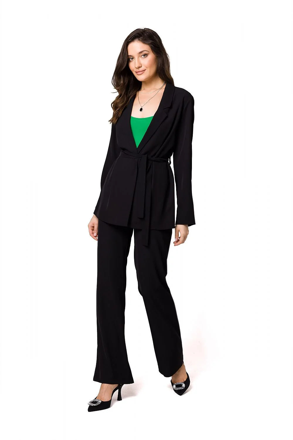 blazer femme makover élégant sophistiqué noir ceinturé ajustée manches longues épaules structurées col revers tissu fluide polyester elasthanne